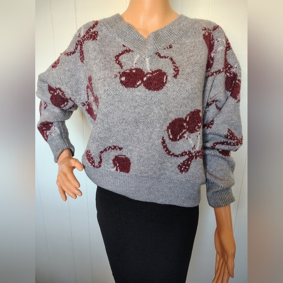 Sweaters - Social Scene Gray Patterned Women's Sweater Size M